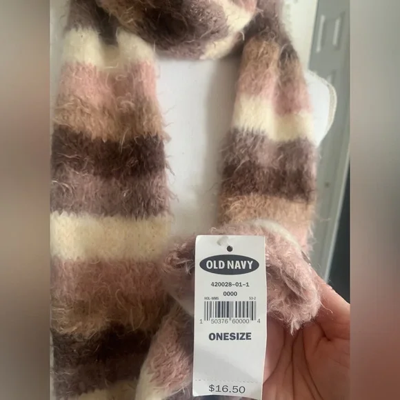 NWT Old Navy scarf. - Picture 2 of 2